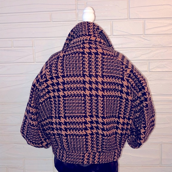 HYFVE brn/blk Bomber jacket w/pockets front lines. Can be worn semi or casual. - Picture 2 of 7